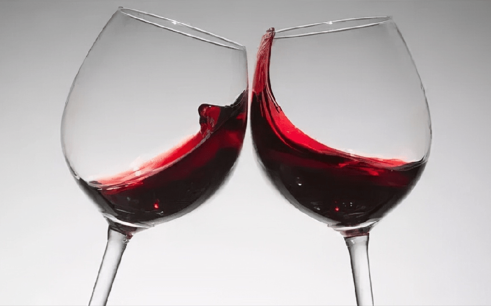 葡萄酒應(yīng)該怎樣搭配酒杯？